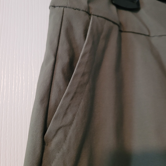 S.C. & CO. Skort khaki stretch size 16. 19" lgth 2 side pockets w/ tummy control - Picture 3 of 6